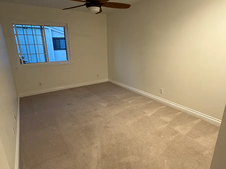 2620 Elden Ave — Photo 10