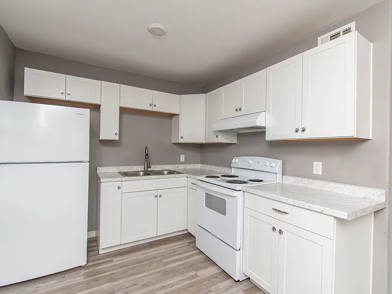 501 Root Ave #4 — Photo 4