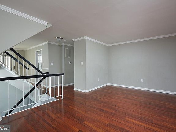 2nd image of 20 Hyacinth Ct #8-10