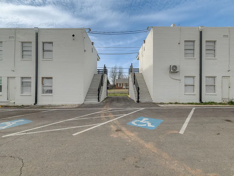 Meridian Apartments — Photo 23