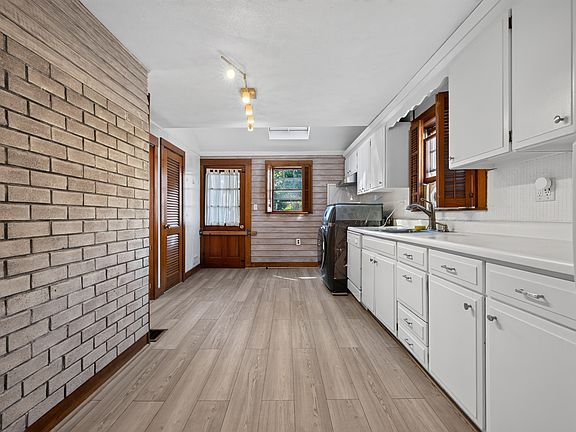 3rd image of 14 Flint Ave
