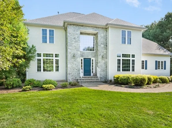 1 Ming Ct, Chester Twp., NJ 07930