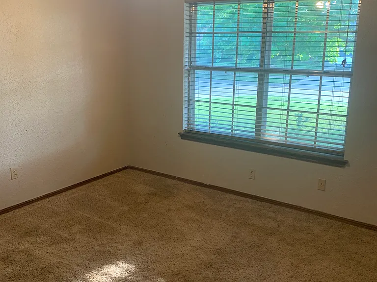 700 Cottonwood Dr — Photo 9