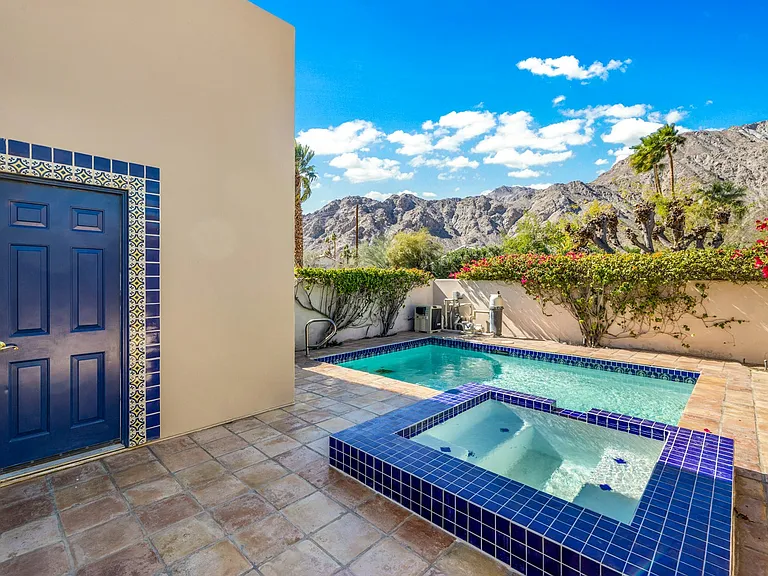 53180 Avenue Madero — Photo 38
