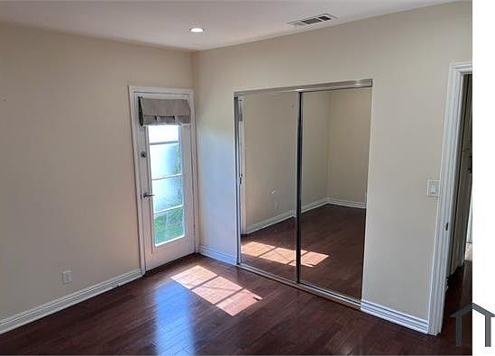 4th image of 10652 Camarillo St