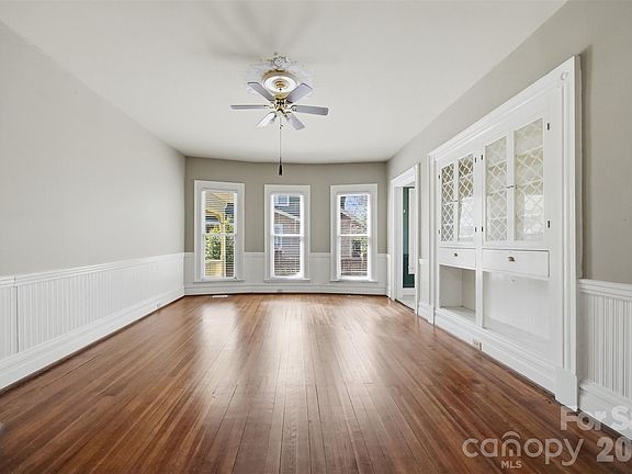 9th image of 121 5th Ave NE