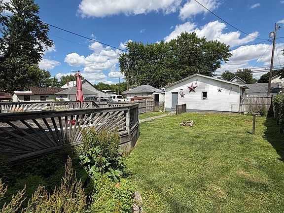 4th image of 219 Woodbine St