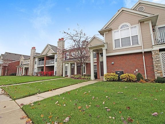 2nd image of 28190 Oakmonte Cir E #1