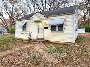 1208 SE Locust St, Topeka, KS 66607
