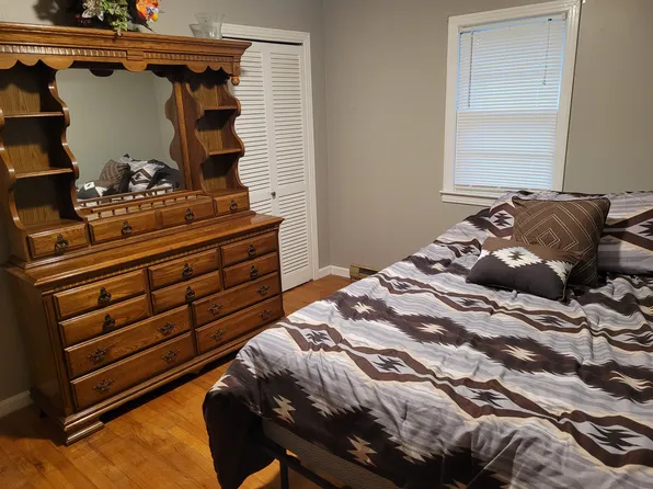 520 College St #A, Portland, TN 37148