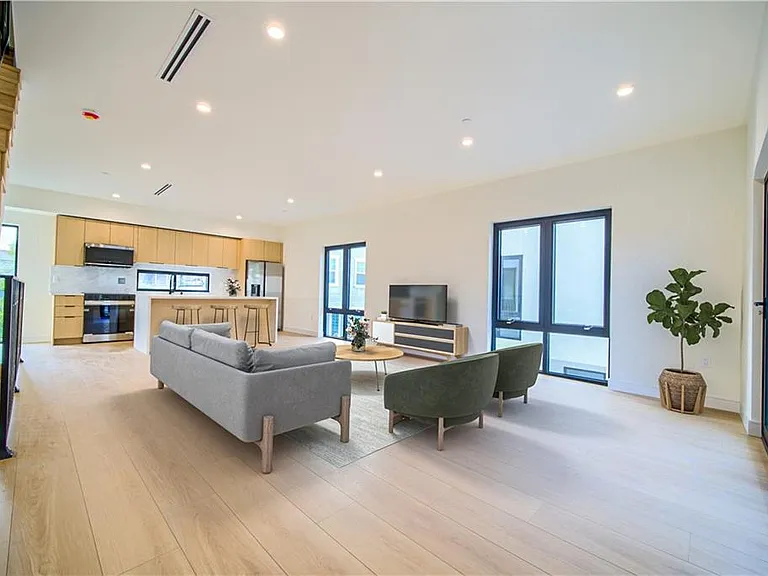 616 N Mariposa Ave — Photo 40