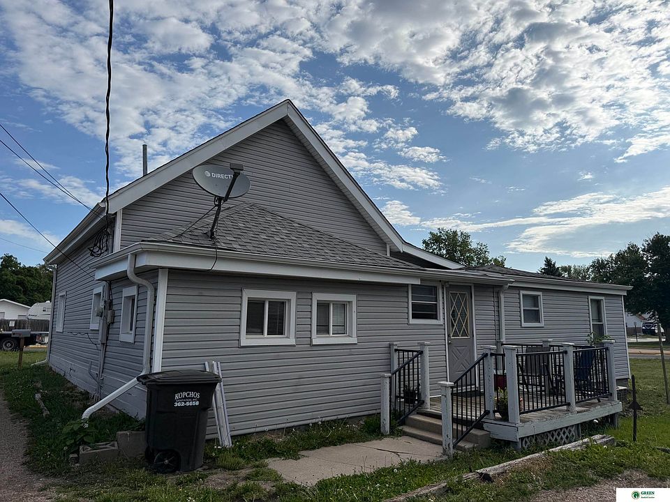 1st image of 106 E 11th St