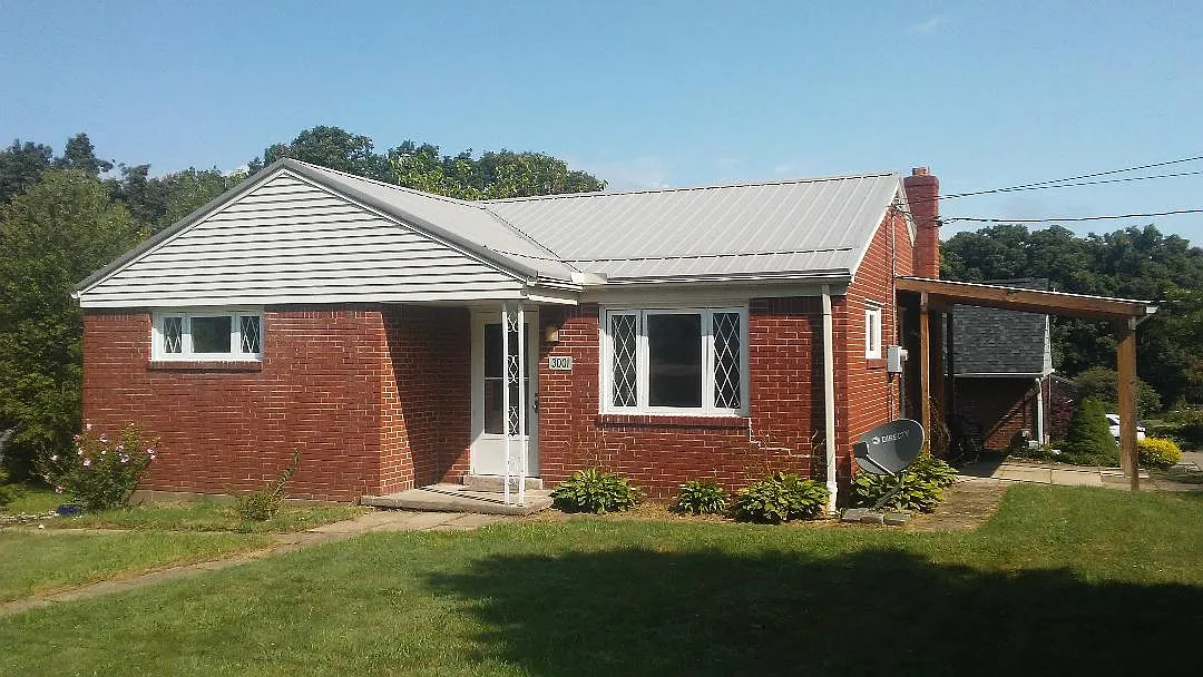 3 bed, 1200 sqft, $1,300 — Photo 1
