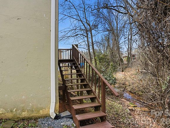 3rd image of 381 N Cleghorn St