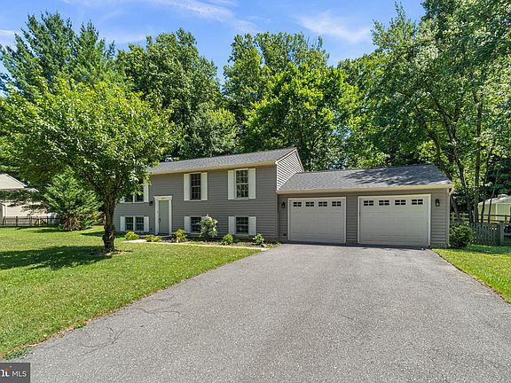 3rd image of 4823 Worthington Way