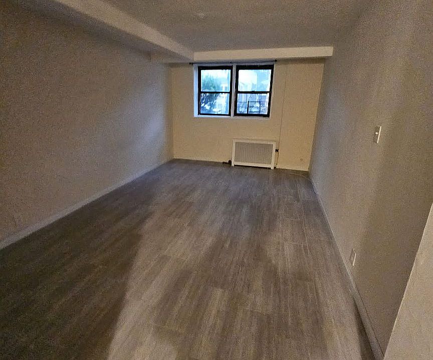 2nd image of 2060 E 19th St #L