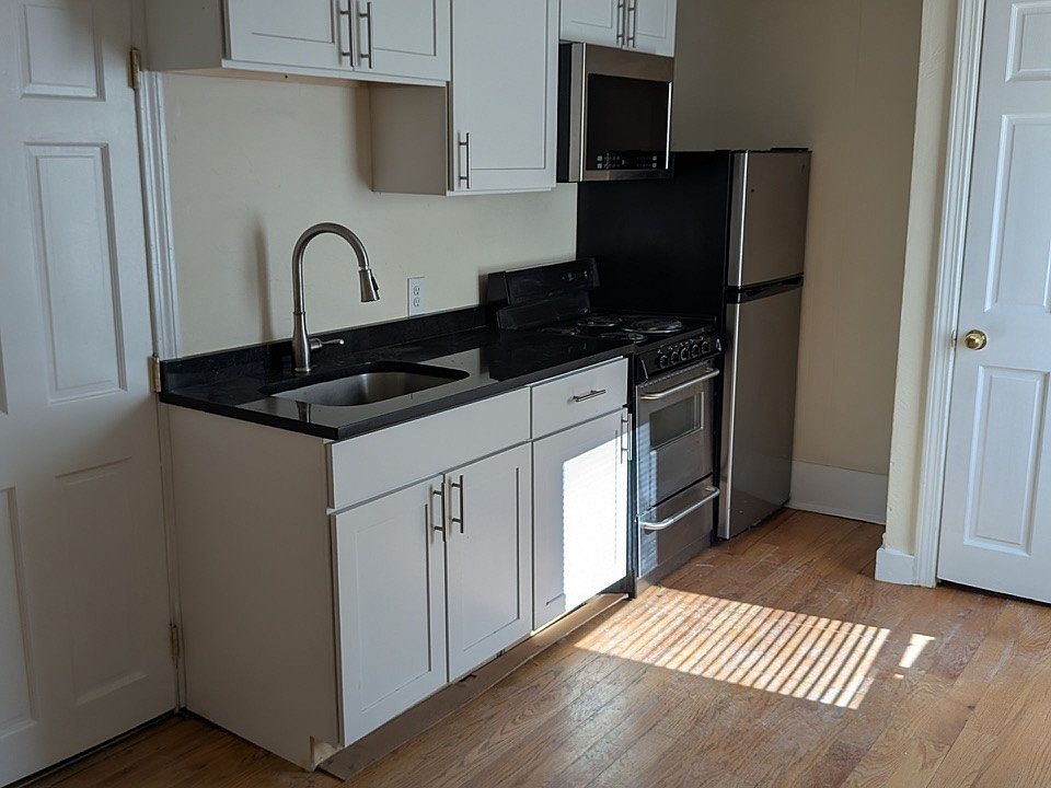 2nd image of 35 Main St