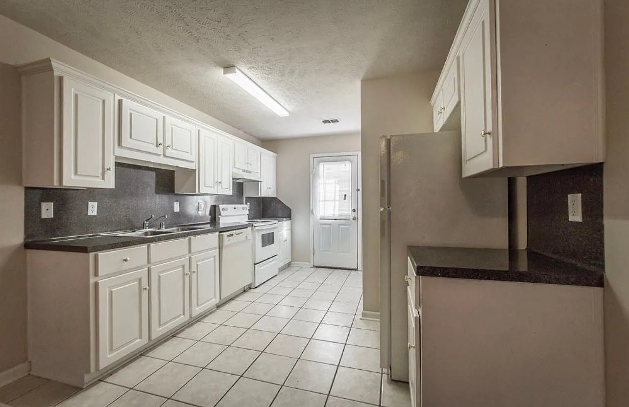 525 Morrison St — Photo 3