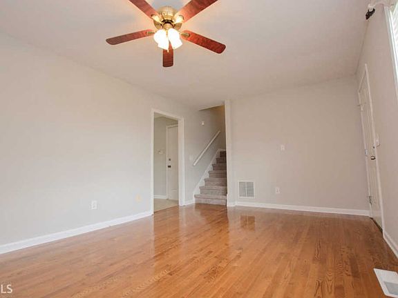 4th image of 28 Rocky Ct