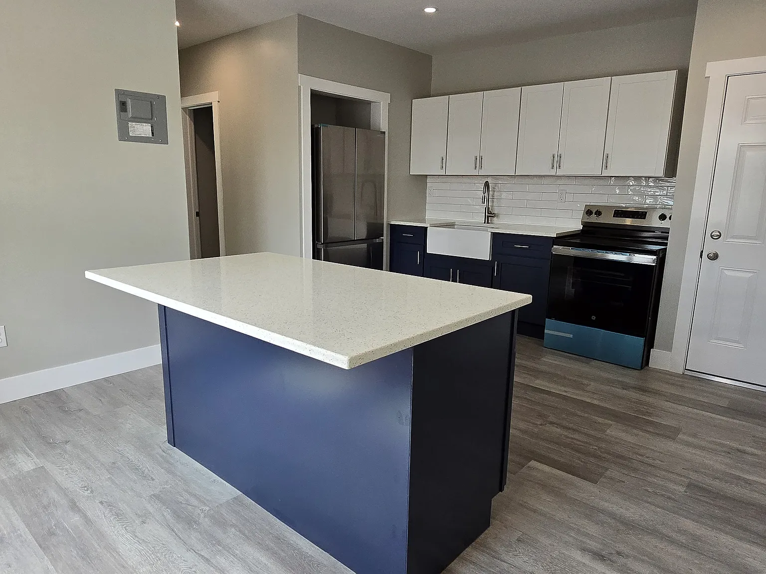 3 bed, 1100 sqft, $1,950 — Photo 3