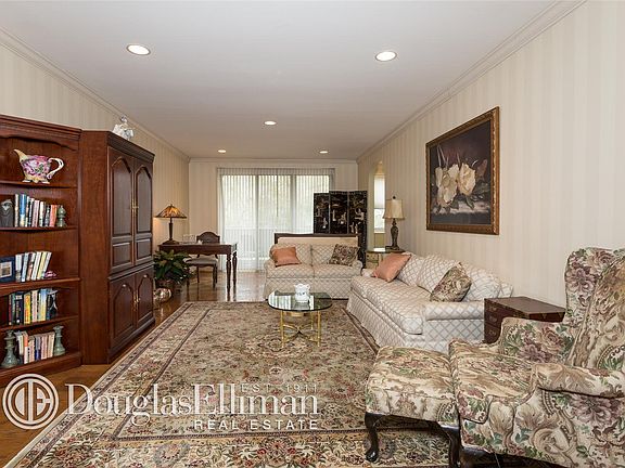 3rd image of 1 Kensington Gate APT 204
