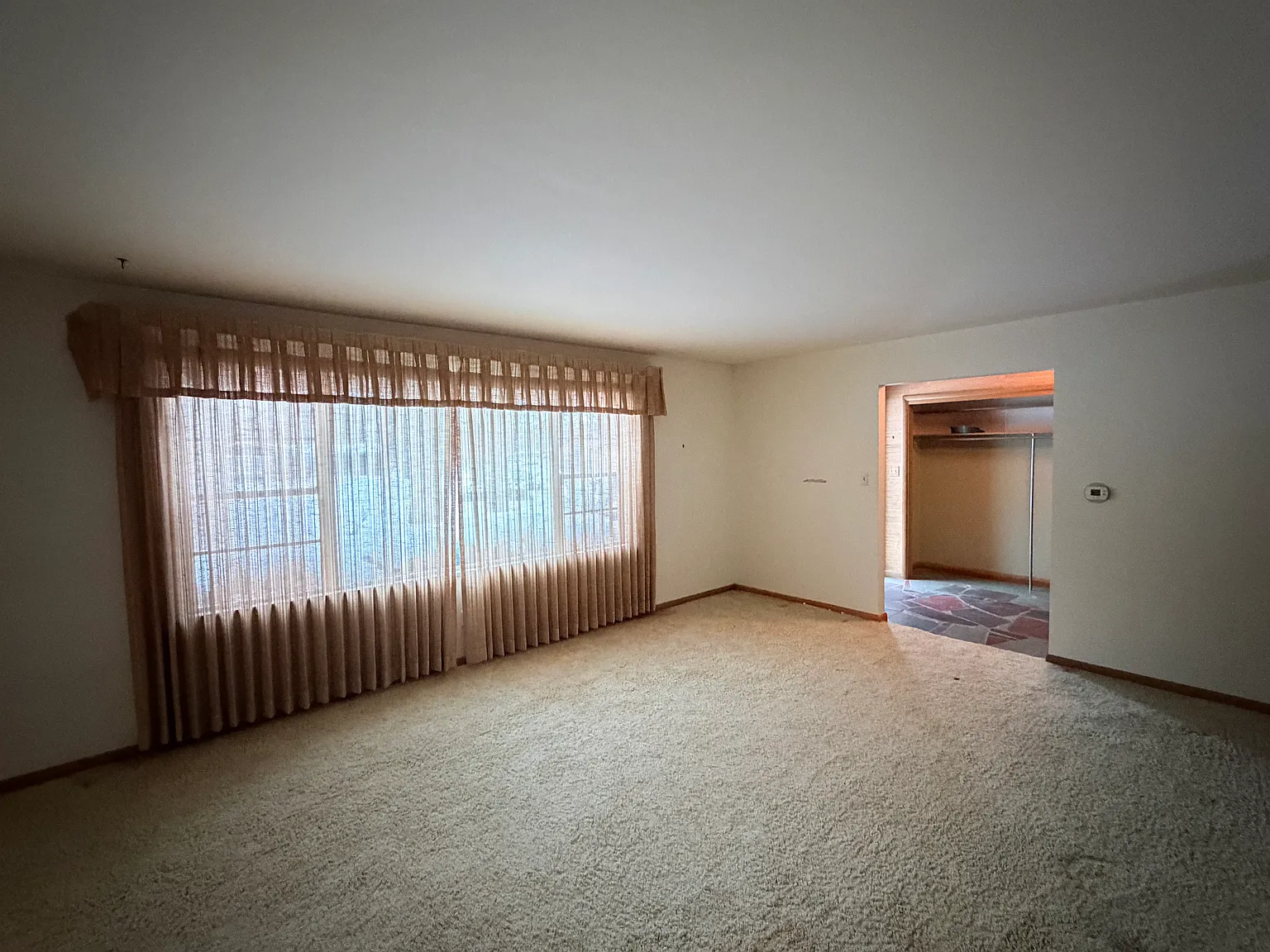 208 Southridge Rd — Photo 2