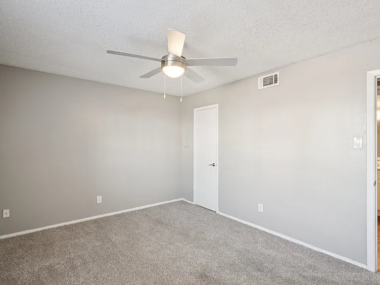5644 Riverwalk Dr — Photo 48