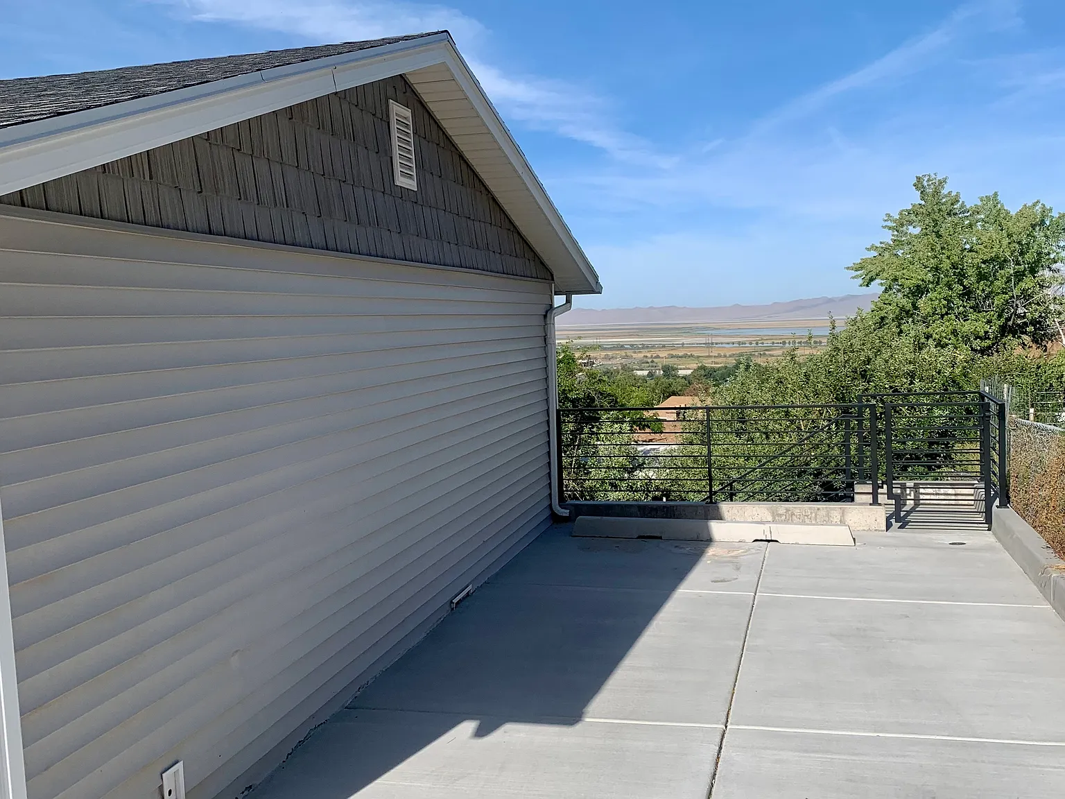6 bed, 2600 sqft, $3,650 — Photo 3