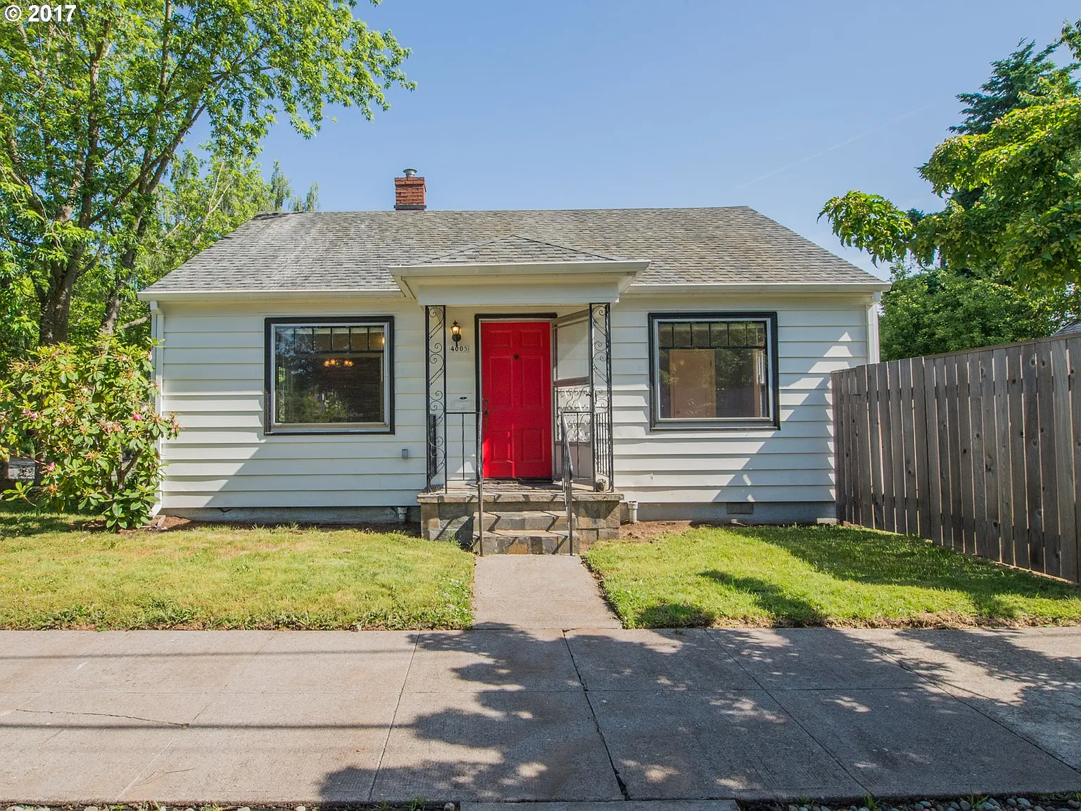 4005 NE Going St photo 1