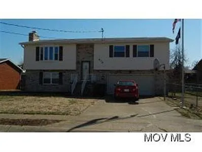 816 Seneca Dr photo 1