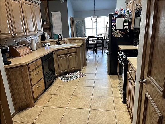 3rd image of 14116 N Glen Oaks Pl