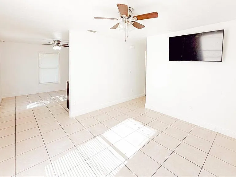 407 W Bella Vista St — Photo 3