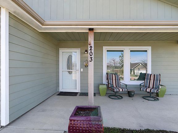 4th image of 203 Bergsten Ct