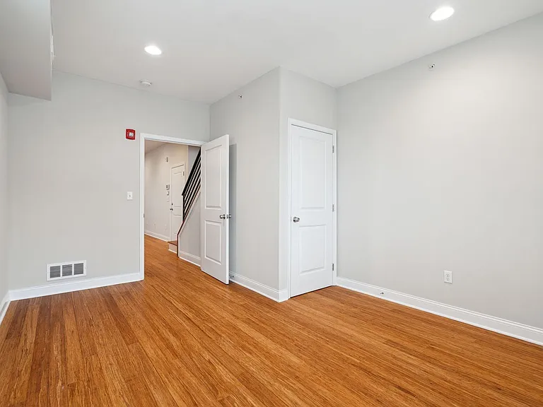 1633 Carpenter St — Photo 14