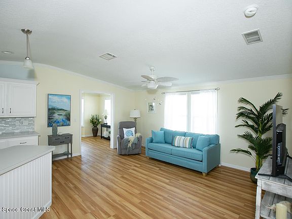 5th image of 503 Egret Cir