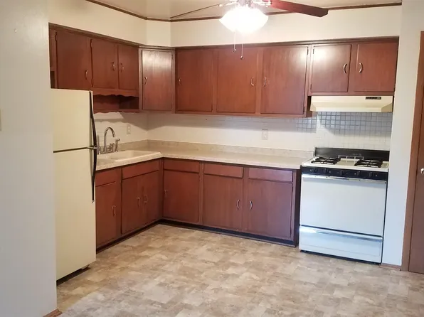 201 W Park Ave APT 4, Hartland, WI 53029