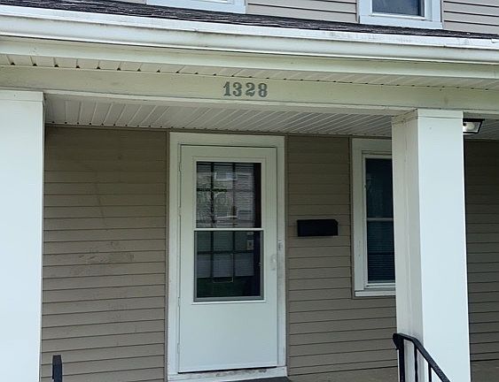 2nd image of 1328 W Fairview Ave