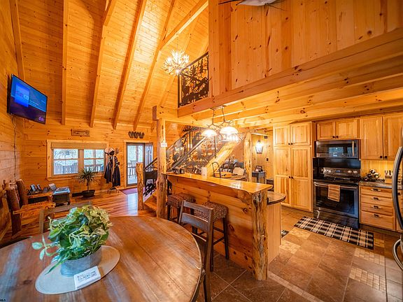 5th image of 140 Mountain View Estates Rd
