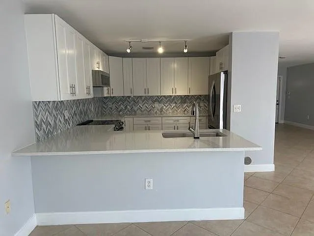 4 bed, 2.5 bath, 1810 sqft, $3,800 — Photo 1
