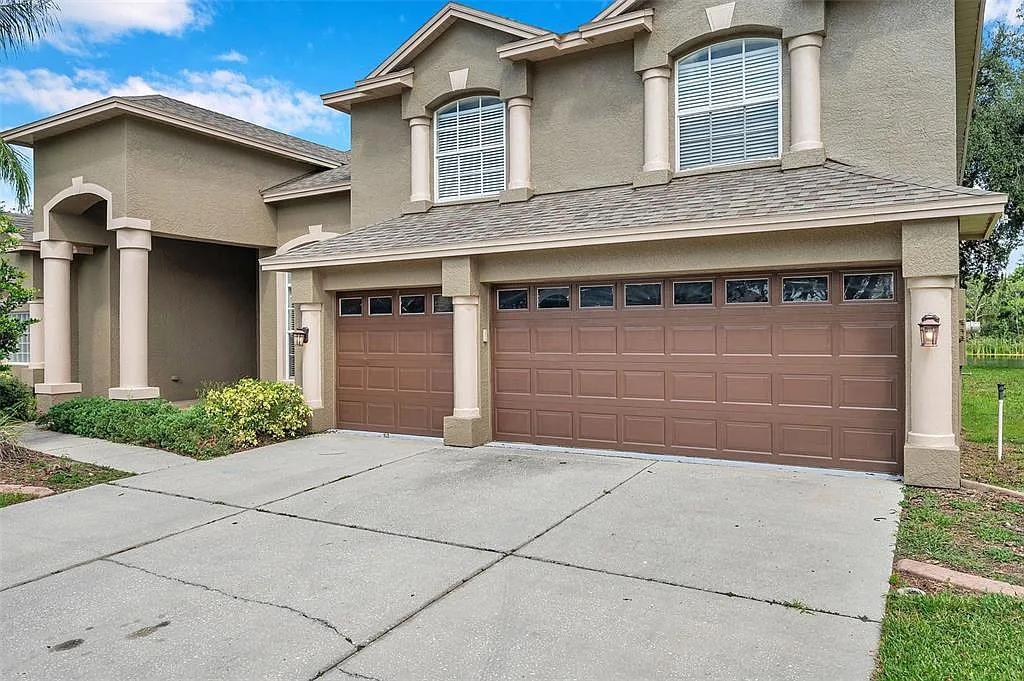 5 bed, 3.0 bath, 3249 sqft, $3,400 — Photo 4