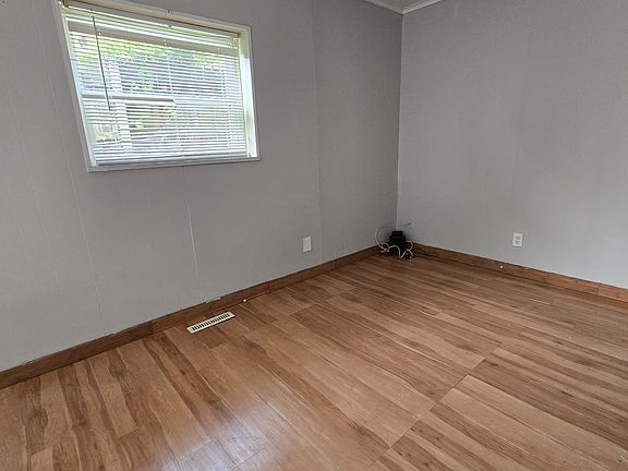 5th image of 1901 Redwood St