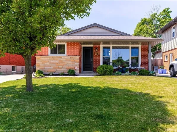 74 Greeningdon Dr, Hamilton, ON L9A 3A7