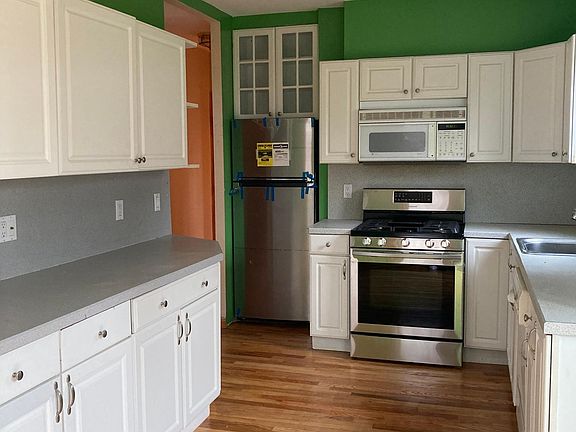 5th image of 689 Pelton Ave