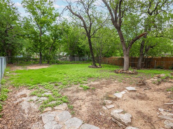 1614 11th St, Brownwood, TX 76801