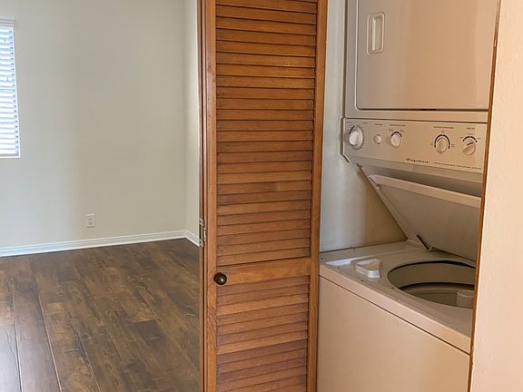 2nd image of 11806 Venice Blvd #207