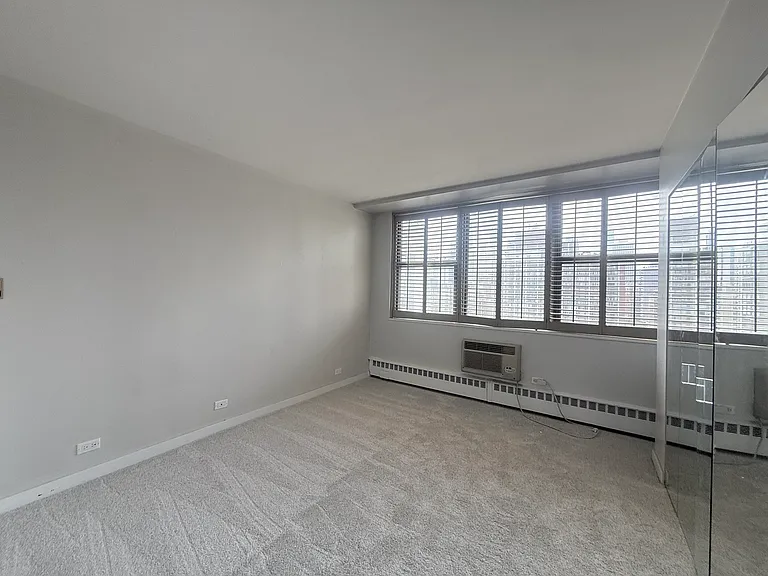 1445 N State Pkwy #1604 — Photo 14