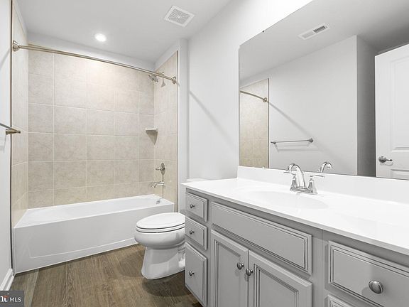 5th image of 1136 Dovetail Cir