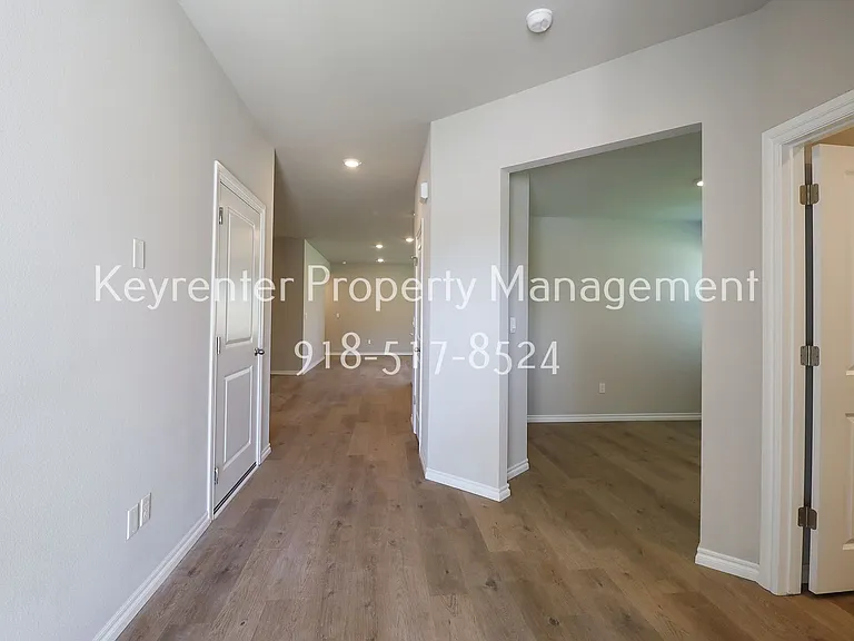 15610 S 75th East Ave — Photo 3