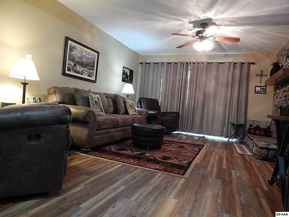 3rd image of 1081 Cove Rd #U923
