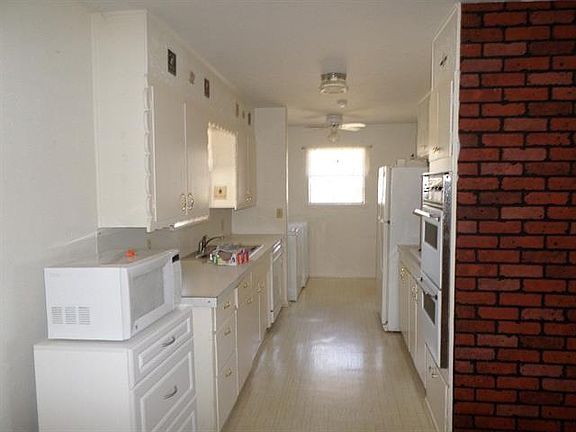 4th image of 1302 Rock St